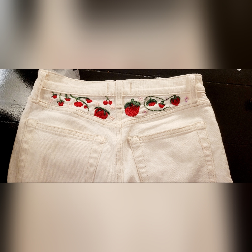 White strawberries embroidered pants